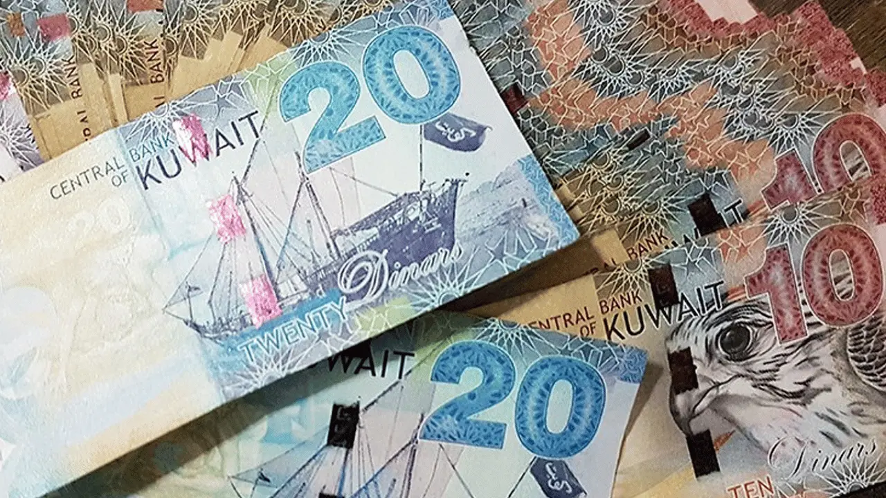 تغيرات العملات.. سعر الدينار الكويتي أمام الجنيه في تعاملات البنوك الصباحية